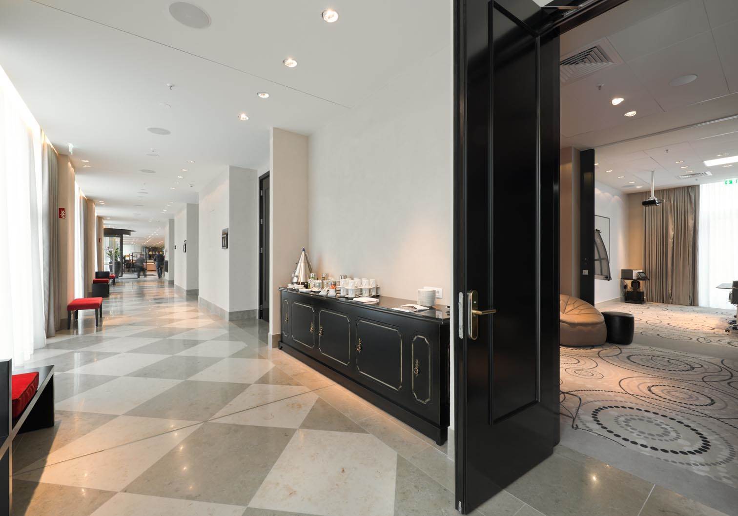 Hotel Berlin Potsdamer Platz By Leonardo Hotels Berlim Exterior foto